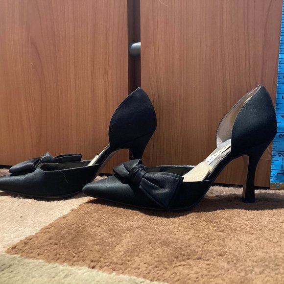 Caparros Size 5 bow pump - Picture 2 of 3